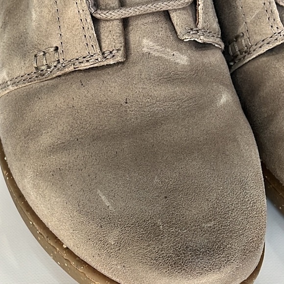 Dansko Ellen bootie size 39 relaxed suede upper in taupe color - Picture 12 of 17